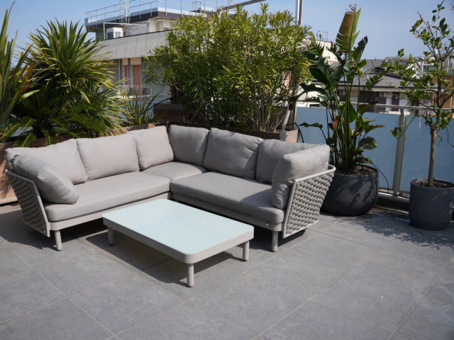 media.12 divano esterno